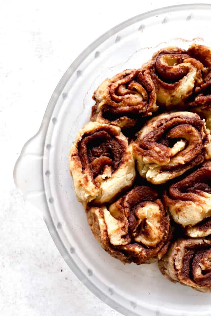 glass pie dish with cinnamon rolls