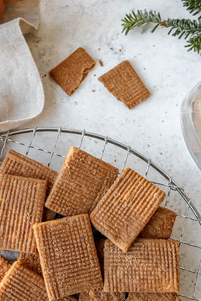 spiced shortbread cookies on a metal cooling rack.