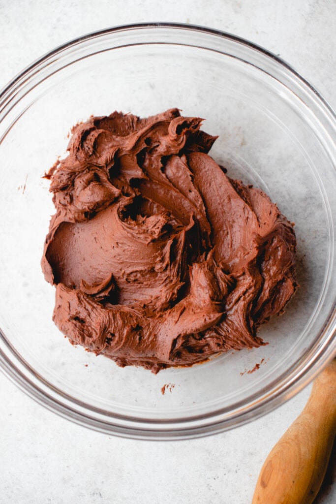 Vegan chocolate filling in a glass bowl.